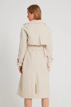 A wholesale clothing model wears 3434 - Stone Trenchcoat, Turkish wholesale Trenchcoat of Robin