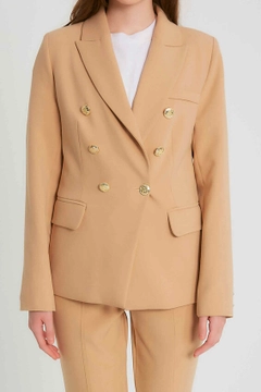 Een kledingmodel uit de groothandel draagt 3469 - Camel Jacket, Turkse groothandel Jasje van Robin
