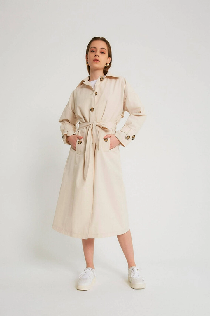 A wholesale clothing model wears 3494 - Stone Trenchcoat, Turkish wholesale Trenchcoat of Robin