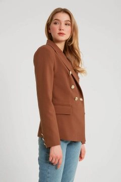 Een kledingmodel uit de groothandel draagt 3539 - Brown Jacket, Turkse groothandel Jasje van Robin