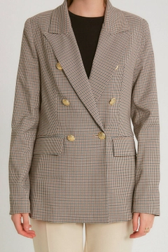 Bir model, Robin toptan giyim markasının 3688 - Camel Jacket toptan Ceket ürününü sergiliyor.