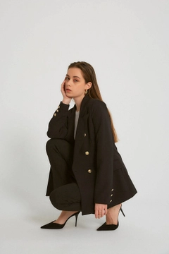 Una modella di abbigliamento all'ingrosso indossa 3690 - Black Jacket, vendita all'ingrosso turca di Giacca di Robin