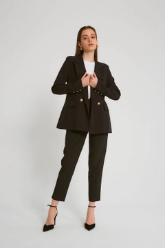 Een kledingmodel uit de groothandel draagt 3690 - Black Jacket, Turkse groothandel Jasje van Robin