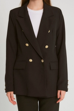 Bir model, Robin toptan giyim markasının 3690 - Black Jacket toptan Ceket ürününü sergiliyor.