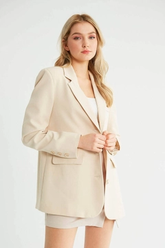 Una modella di abbigliamento all'ingrosso indossa 10499 - Jacket - Stone, vendita all'ingrosso turca di Giacca di Robin