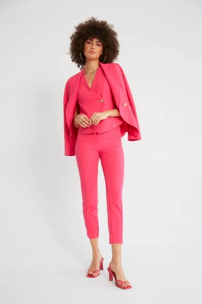 A model wears 10651 - Vest - Fuchsia, wholesale undefined of Robin to display at Lonca