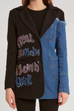 Ένα μοντέλο χονδρικής πώλησης ρούχων φοράει 12509 - Jacket - Black, τούρκικο Μπουφάν χονδρικής πώλησης από Robin