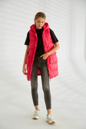 A model wears 26096 - Vest - Fuchsia, wholesale undefined of Robin to display at Lonca