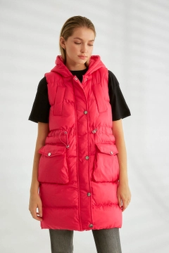 A wholesale clothing model wears 26096 - Vest - Fuchsia, Turkish wholesale Vest of Robin