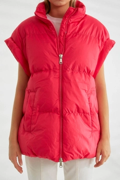 Een kledingmodel uit de groothandel draagt 26097 - Vest - Fuchsia, Turkse groothandel Vest van Robin