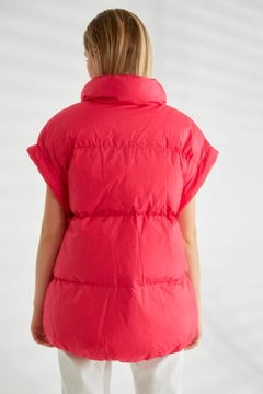 A wholesale clothing model wears 26097 - Vest - Fuchsia, Turkish wholesale Vest of Robin