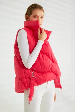 A wholesale clothing model wears 26098 - Vest - Fuchsia, Turkish wholesale Vest of Robin