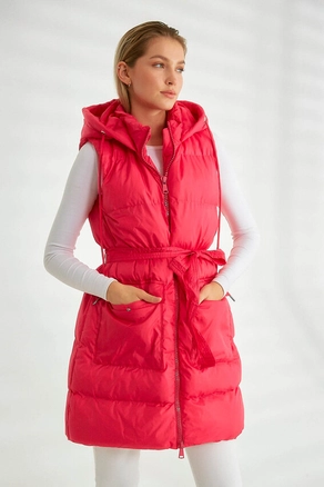 A model wears 26099 - Vest - Fuchsia, wholesale undefined of Robin to display at Lonca