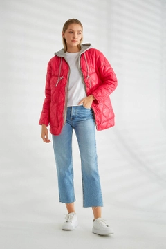 Ένα μοντέλο χονδρικής πώλησης ρούχων φοράει 26093 - Coat - Fuchsia, τούρκικο Σακάκι χονδρικής πώλησης από Robin