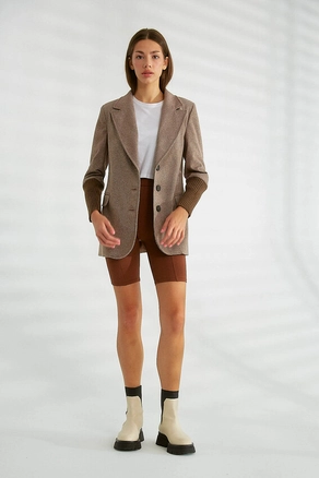 A model wears 26103 - Vest - Brown, wholesale undefined of Robin to display at Lonca