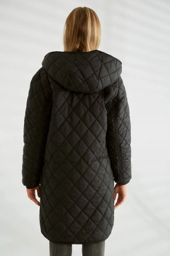 A wholesale clothing model wears 26156 - Coat - Black, Turkish wholesale Coat of Robin