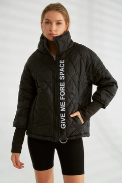 Veleprodajni model oblačil nosi 26158 - Coat - Black, turška veleprodaja Plašč od Robin