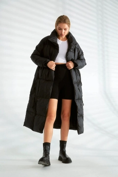 Ένα μοντέλο χονδρικής πώλησης ρούχων φοράει 26150 - Coat - Black, τούρκικο Σακάκι χονδρικής πώλησης από Robin