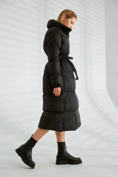 A wholesale clothing model wears 26150 - Coat - Black, Turkish wholesale Coat of Robin