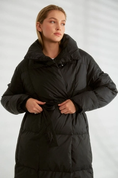 A wholesale clothing model wears 26150 - Coat - Black, Turkish wholesale Coat of Robin