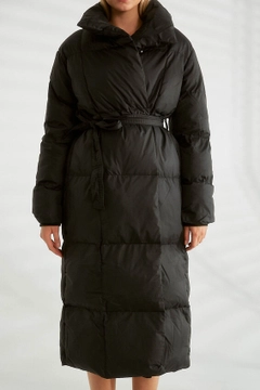 Een kledingmodel uit de groothandel draagt 26150 - Coat - Black, Turkse groothandel Jas van Robin
