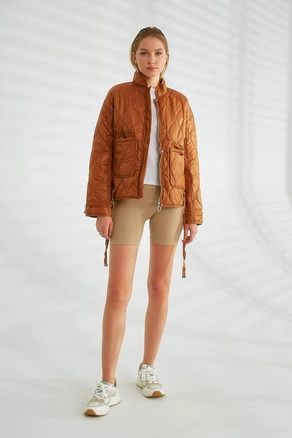 A model wears 26170 - Coat - Tan, wholesale undefined of Robin to display at Lonca