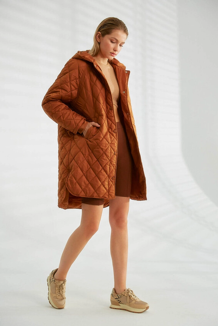 Модель оптовой продажи одежды носит 26171 - Coat - Tan, турецкий оптовый товар Пальто от Robin.