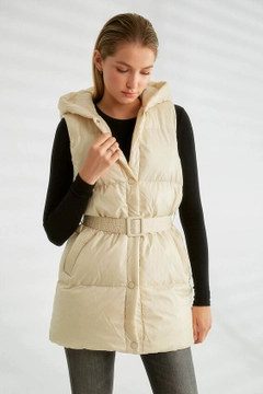 Ένα μοντέλο χονδρικής πώλησης ρούχων φοράει 26182 - Vest - Stone, τούρκικο Αμάνικο μπλουζάκι χονδρικής πώλησης από Robin