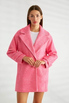 Ein Bekleidungsmodell aus dem Großhandel trägt 26216 - Coat - Fuchsia, türkischer Großhandel Mantel von Robin