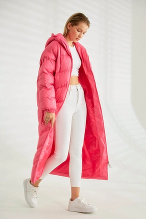A model wears 26236 - Coat - Fuchsia, wholesale undefined of Robin to display at Lonca
