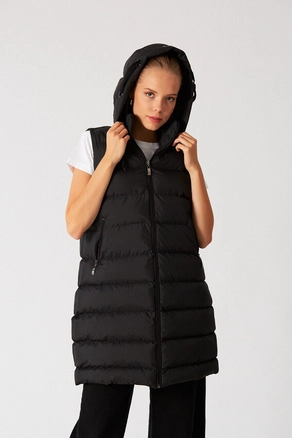A model wears 26331 - Vest - Black, wholesale undefined of Robin to display at Lonca