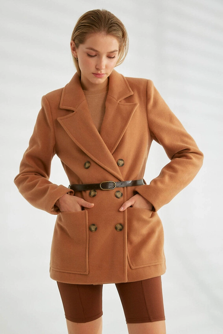 Ein Bekleidungsmodell aus dem Großhandel trägt 26343 - Jacket - Mink, türkischer Großhandel Jacke von Robin