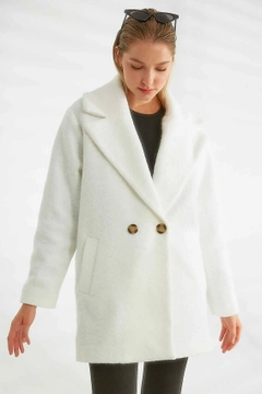 Модель оптовой продажи одежды носит 26367 - Coat - Ecru, турецкий оптовый товар Пальто от Robin.