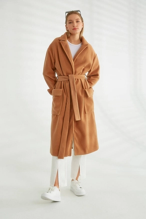 A model wears 26378 - Coat - Mink, wholesale undefined of Robin to display at Lonca