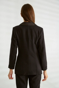 Una modella di abbigliamento all'ingrosso indossa 26413 - Jacket - Black, vendita all'ingrosso turca di Giacca di Robin