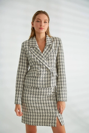 A model wears 28415 - Jacket - Ecru, wholesale undefined of Robin to display at Lonca