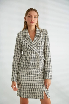 Ένα μοντέλο χονδρικής πώλησης ρούχων φοράει 28415 - Jacket - Ecru, τούρκικο Μπουφάν χονδρικής πώλησης από Robin