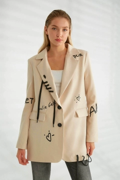 Una modella di abbigliamento all'ingrosso indossa 20190 - Jacket - Stone, vendita all'ingrosso turca di Giacca di Robin