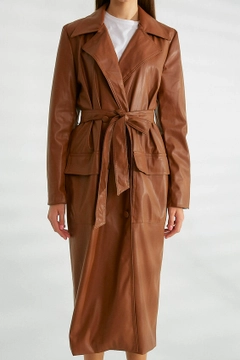 A wholesale clothing model wears 20209 - Trenchcoat - Tan, Turkish wholesale Trenchcoat of Robin