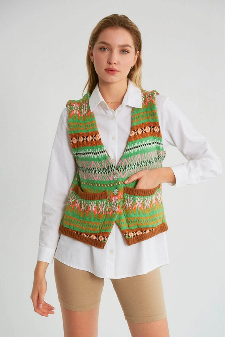 Una modelo de ropa al por mayor lleva 20201 - Knitwear Vest - Tan, Chaleco turco al por mayor de Robin