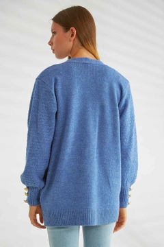 Ένα μοντέλο χονδρικής πώλησης ρούχων φοράει 20295 - Knitwear Cardigan - Indigo, τούρκικο Ζακέτα χονδρικής πώλησης από Robin