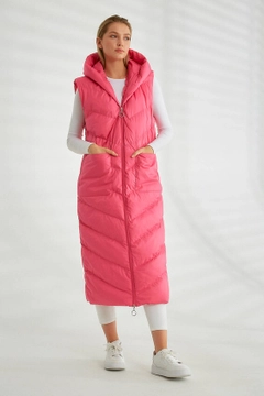 A wholesale clothing model wears 21262 - Vest - Fuchsia, Turkish wholesale Vest of Robin
