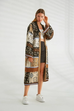 A wholesale clothing model wears 21285 - Knitwear Cardigan - Brown And Black, Turkish wholesale Cardigan of Robin