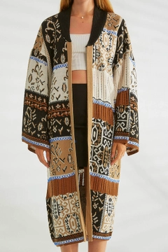 Модел на дрехи на едро носи 21285 - Knitwear Cardigan - Brown And Black, турски едро Плетена жилетка на Robin