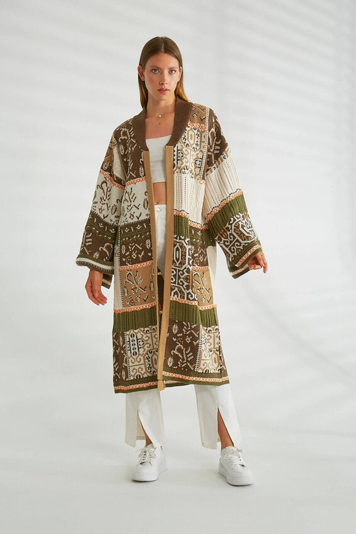 Una modelo de ropa al por mayor lleva 21287 - Knitwear Cardigan - Khaki And Brown, Rebeca turco al por mayor de Robin
