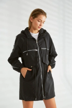 A wholesale clothing model wears 21322 - Trenchcoat - Black, Turkish wholesale Trenchcoat of Robin