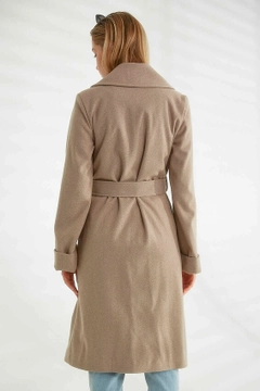 A wholesale clothing model wears 21350 - Coat - Mink, Turkish wholesale Coat of Robin