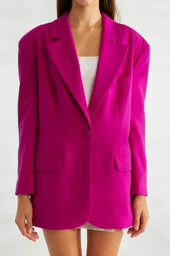 Una modella di abbigliamento all'ingrosso indossa 21449 - Jacket - Magenta, vendita all'ingrosso turca di Giacca di Robin