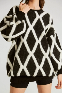 Una modella di abbigliamento all'ingrosso indossa 34779 - Sweater - Black And Bone, vendita all'ingrosso turca di Maglione di Robin