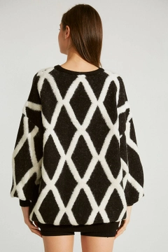 Veleprodajni model oblačil nosi 34779 - Sweater - Black And Bone, turška veleprodaja Pulover od Robin